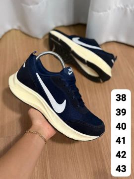 Tênis Nike Preto e Azul - Novo