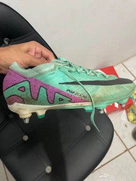 Chuteira Nike Air Zoom - Trava mista