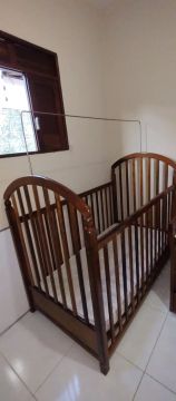 Berço de madeira maciça