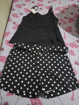 Vendo conjunto de blusa short e cinto