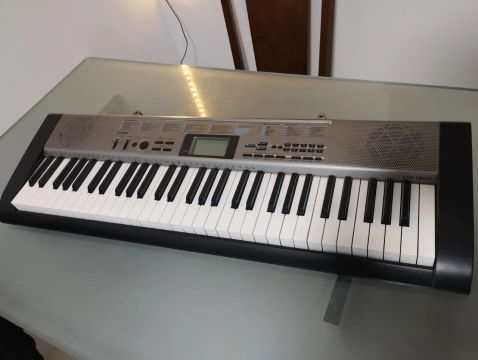 teclado casio ctk-1300<br>61 teclas<br>100 tones<br>100 rhythms<br>100 song bank