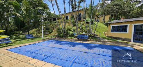 Propriedade espetacular com 6 quartos sendo 4 suítes, piscina, espaço gourmet e 2.320m² de