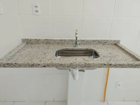 Bancada de Granito para Cozinha 120cm com Cuba padrão e torneira