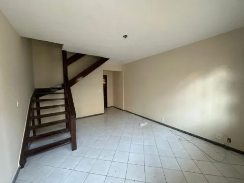 Casa em condominio 2qtos - Proximo ao Gentileza Carioca
