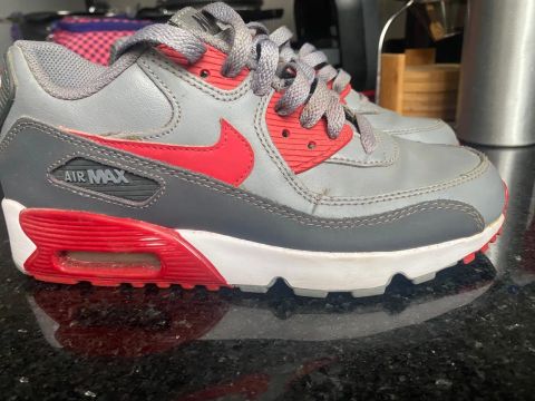 Tênis Nike Air Max 90 - Cinza e Vermelho