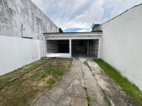 Aluguel - ótima casa localizada no tabuleiro