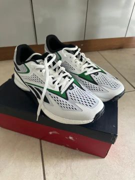 Tênis Rebook. Novo 44