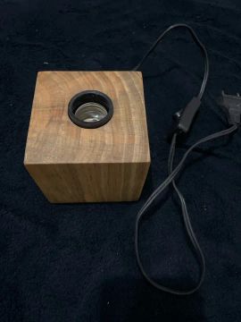 luminária mesa cubo de madeira 
