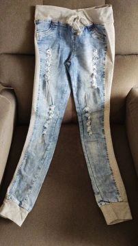 Calça Jeans Destroyed com Detalhe em Moletom