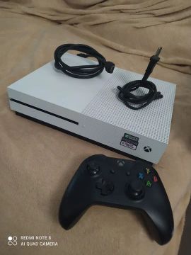Xbox One S com 1Tb e caixa 