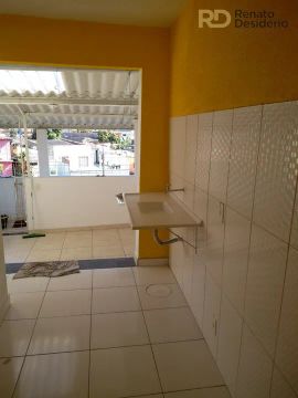Prédio em 2 pavimentos com 3 aptos e 03 Kitnets