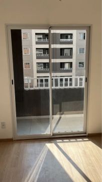 Porta de Vidro duas folhas abertura para os dois lados e de alumínio com vidro - Nova