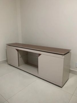 Rack para TV medindo 1,80 x 0,65 de altura 