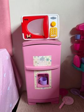 Conjunto de Brinquedos de Cozinha Infantil - Micro-ondas e Geladeira