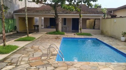 Casa com piscina Indaiá  Bertioga ao lado da Riviera de São Lourenço