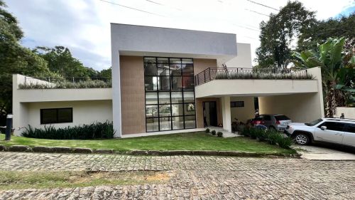 Vende-se linda casa em condominio fechado em Domingos Martins