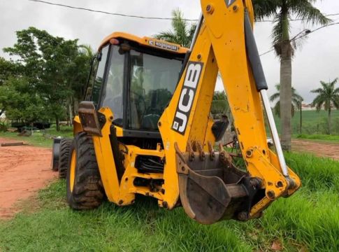 Disponivel para parcelamento Retroescavadeira JCB 2017 