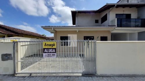 CASA COM 2 DORMITÓRIOS E 1 SUÍTE NO BAIRRO PARANAGUAMIRIM