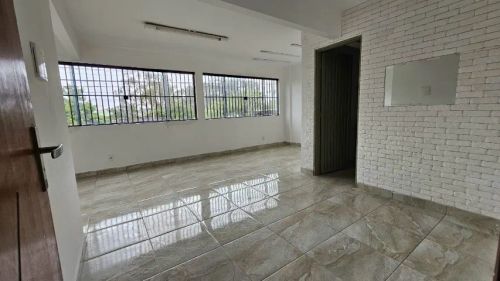 EXCELENTE Sala comercial na avenida quadra 300