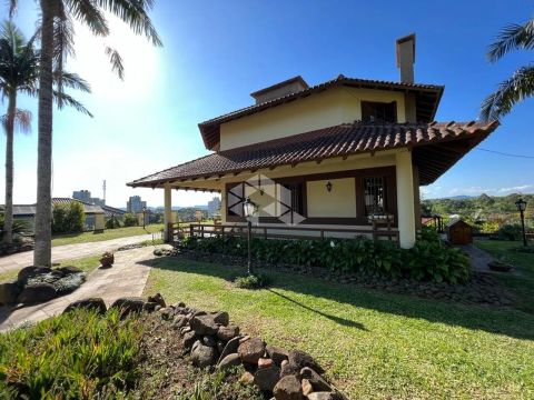 Casa estilo Chácara no Jardim Europa