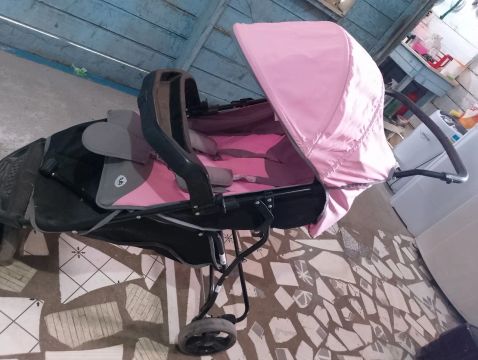 Carrinho de Bebê Rosa - Usado  poucas vezes em excelente estado 