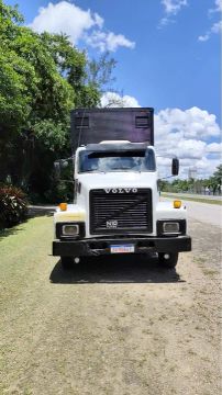 Volvo N10 + Carreta Baú 2 eixos