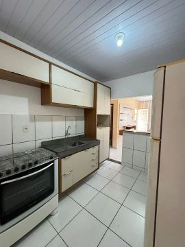 Alugo casa mobiliada em condomínio fechado