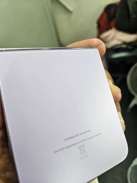 Samsung Z Flip 4 - Live Demo 