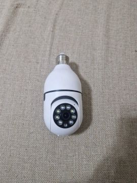 Câmera de segurança Wi-Fi com formato de lâmpada