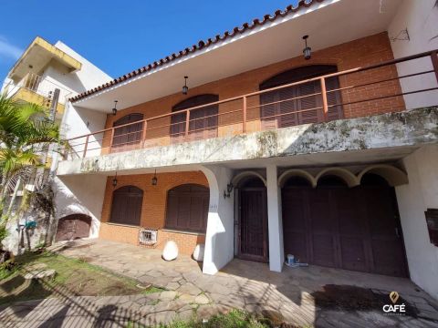 Casa Duplex com 4 Dormitórios, Sala De Estar, Sala De Jantar, 3 Banheiros, Larei