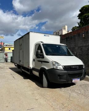 Caminhão Iveco Daily 35S14 - Baú