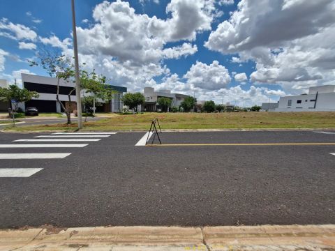 Condomínio Varanda Sul, Terreno de Esquina com 598,98m², Oportunidade