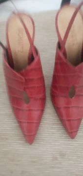 Sapato vermelho  de salto alto