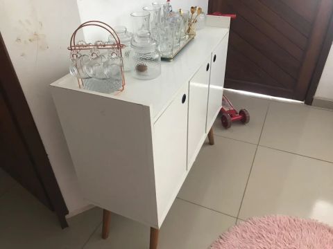 Aparador branco com 3 portas
