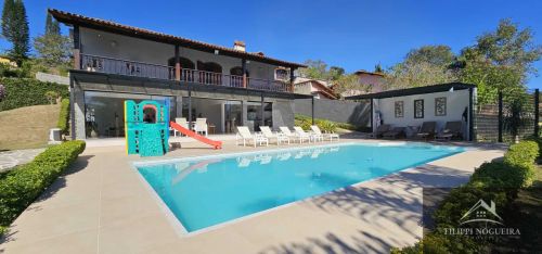Excelente casa em bairro nobre com 5 quartos, piscina, espaço gourmet e 1.275m² de terreno