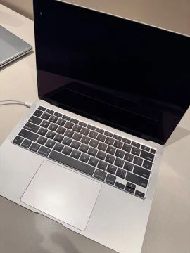 MacBook Air 13 - M1 - 256gb
