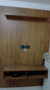 Vendo painel para TV em madeira