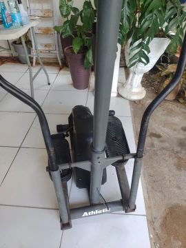 Elíptico Athletic - Ótimo estado para treinar em casa! Se