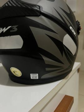Capacete esportivo 