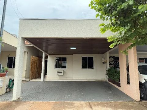 Casa Porteira Fechada no Condominio Rubi