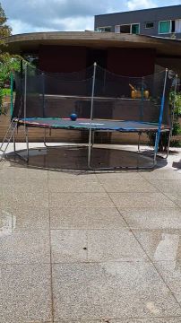 Trampolím infantil para diversão garantida!