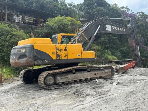 Escavadeira Volvo EC 360- Pronta para o trabalho