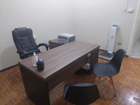 Vendo Mesa diretor em L, Cadeira presidente e 2 cadeiras palito 