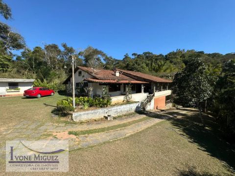 Casa com Piscina em Vila Margarida - Miguel Pereira