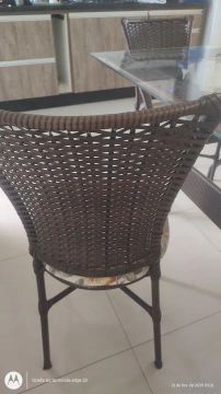 Mesa de Jantar em Vime - Rústica e Elegante - Tampo de vidro robusto - 4 cadeiras