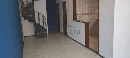 Casa - Jardim Industrias - 3 Dormitórios - 150m².