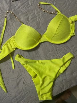 Biquíni + saída verde