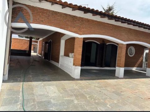 Casa com 3 dormitórios para alugar, 362 m² por R$ 5.000,00/mês - Parque das Universidades 