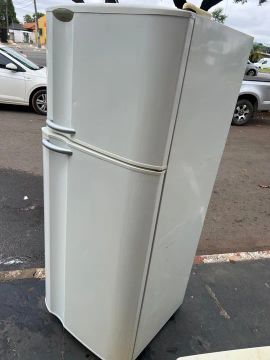 Geladeira Electrolux gelo seco 450 litros 