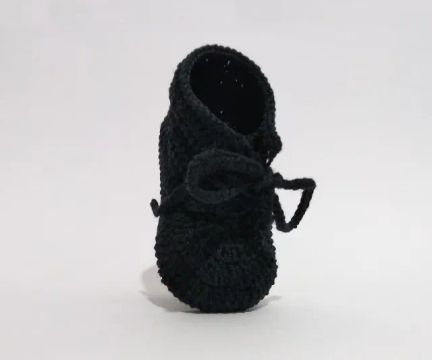 sapatinho de croche preto